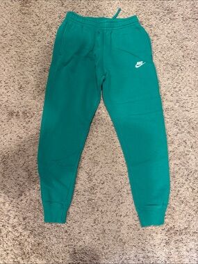 Men’s NIKE Kelly green sweats